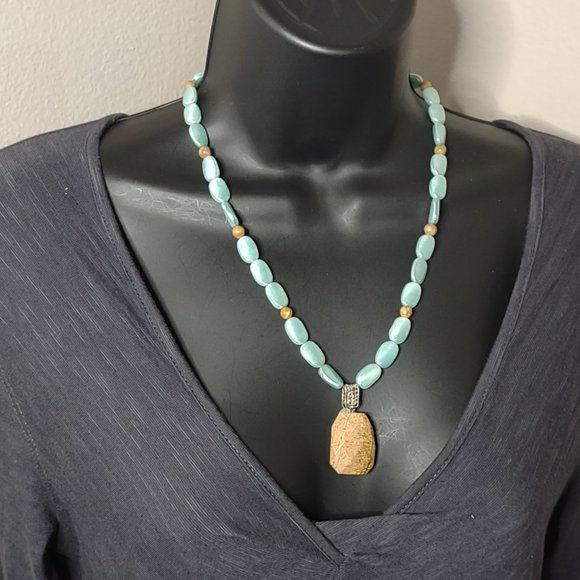 Glass Bead And Stone Pendant Necklace 21 1/4 Inches Long - Picture 1 of 11